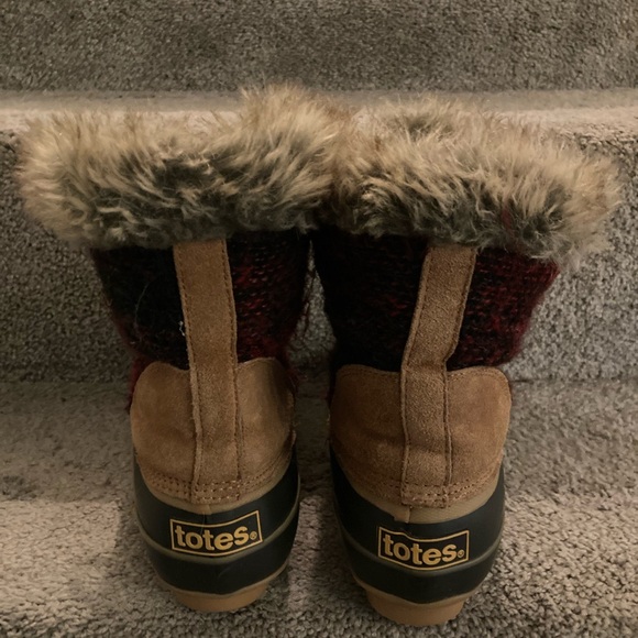 In Great Condition! TOTES Fleece Lined Waterproof Boots - Picture 4 of 6